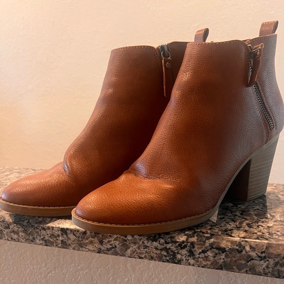 Universal thread brown boots - size 9.5 - Picture 1 of 5